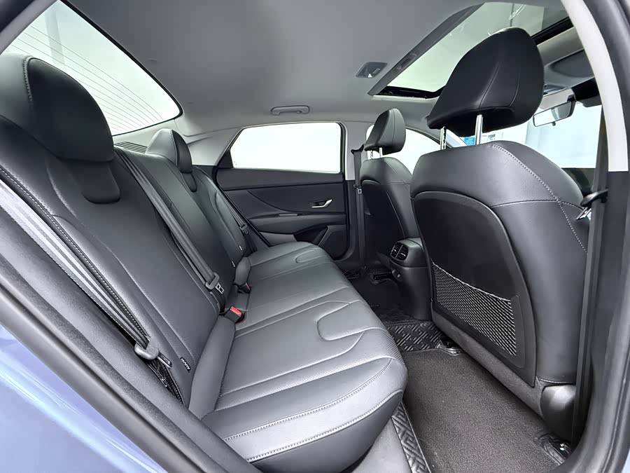 Hyundai Elantra 2023 — фото 10