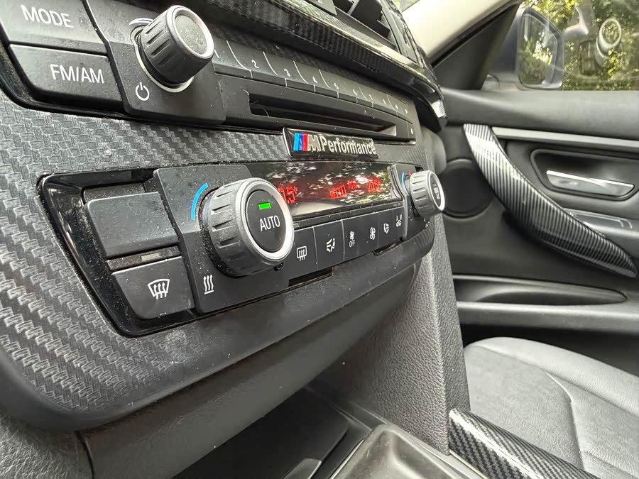 BMW 3 Series 2015 — фото 20