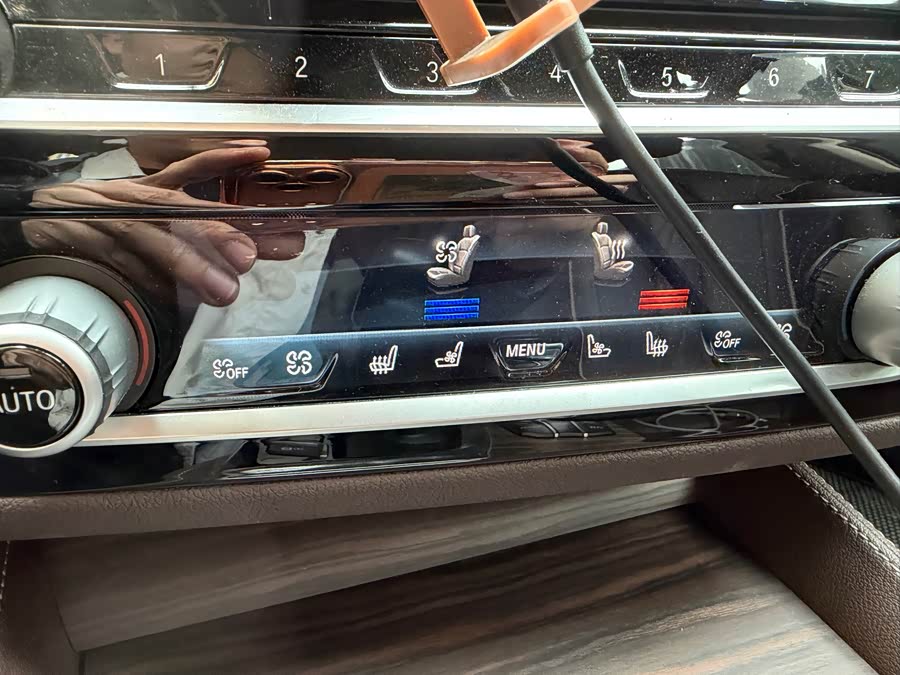 BMW 5 Series New Energy 2019 — фото 14
