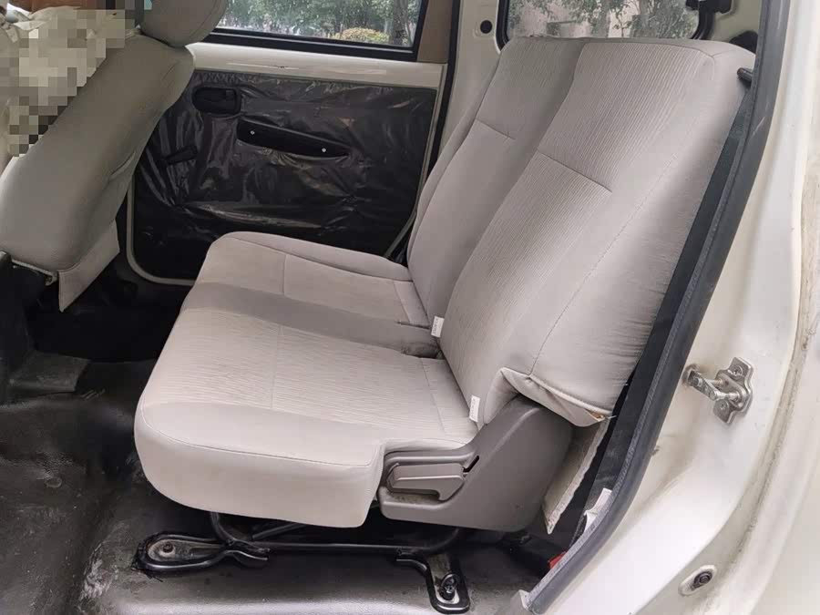 Wuling Hongguang 2015 — фото 15