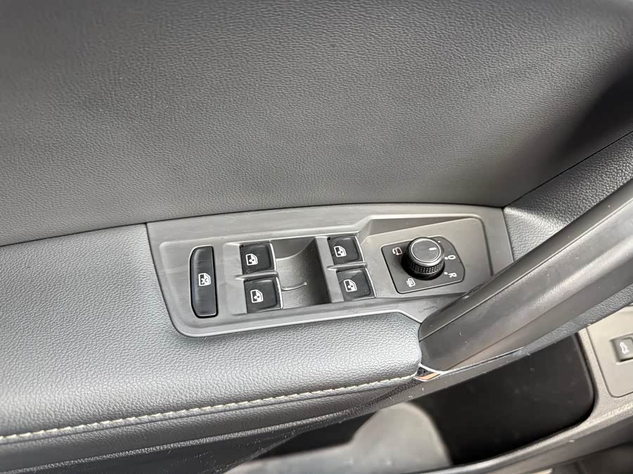 Volkswagen Tiguan L 2021 — фото 16