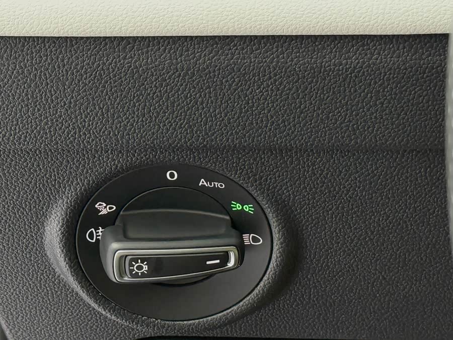 Volkswagen Tiguan L 2023 — фото 16