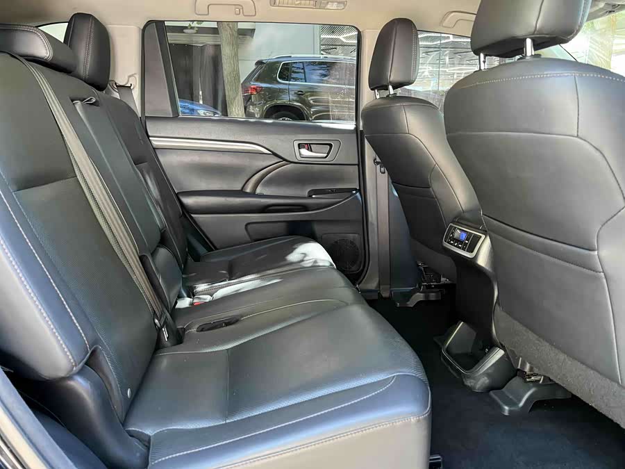 Toyota Highlander 2018 — фото 19