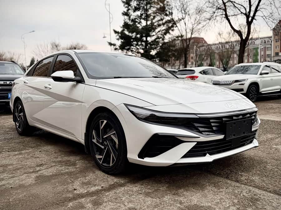 Hyundai Elantra 2023
