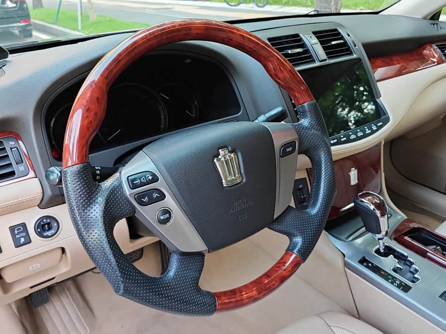 Toyota Crown 2012