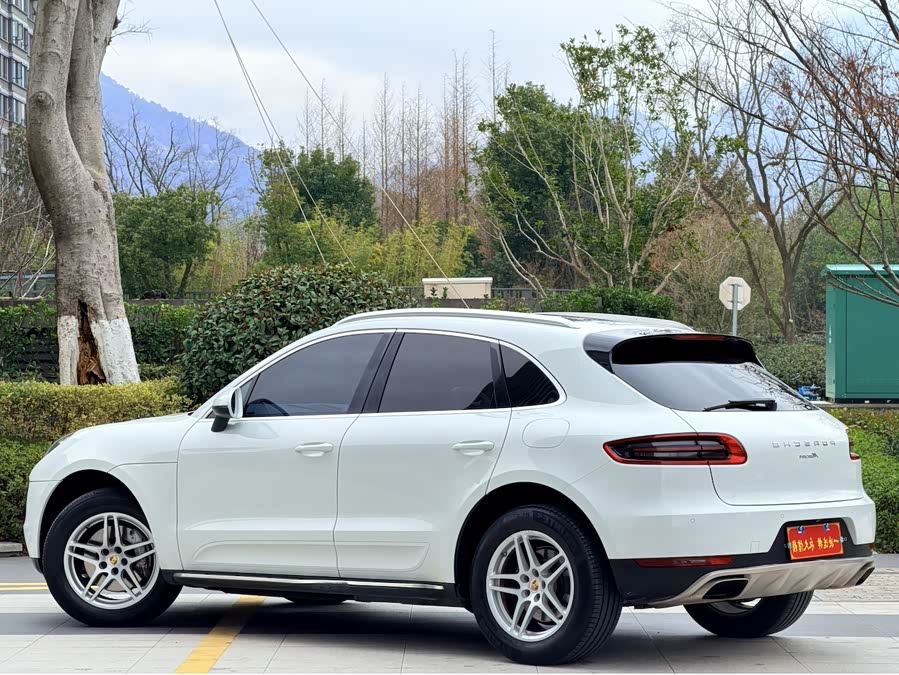 Porsche Macan 2017 — фото 17