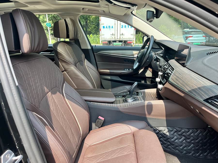 BMW 5 Series New Energy 2019 — фото 17