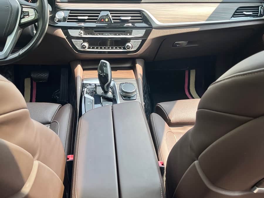BMW 5 Series New Energy 2019 — фото 13