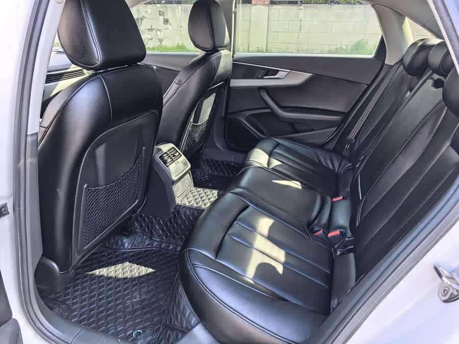 Audi A4L 2018