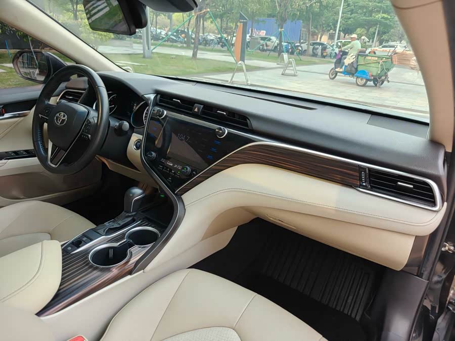 Toyota Camry 2019