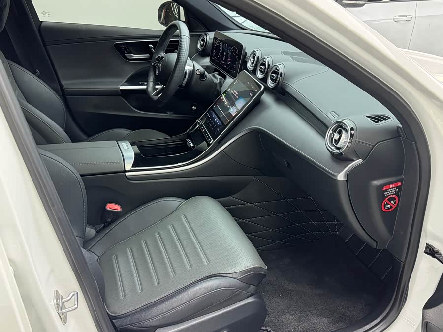 Mercedes-Benz C-Class 2023 — фото 12