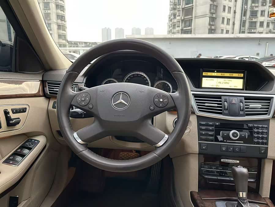 Mercedes-Benz E-Class 2011 — фото 15