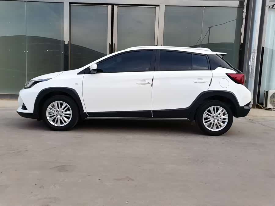Toyota Yaris L 2021