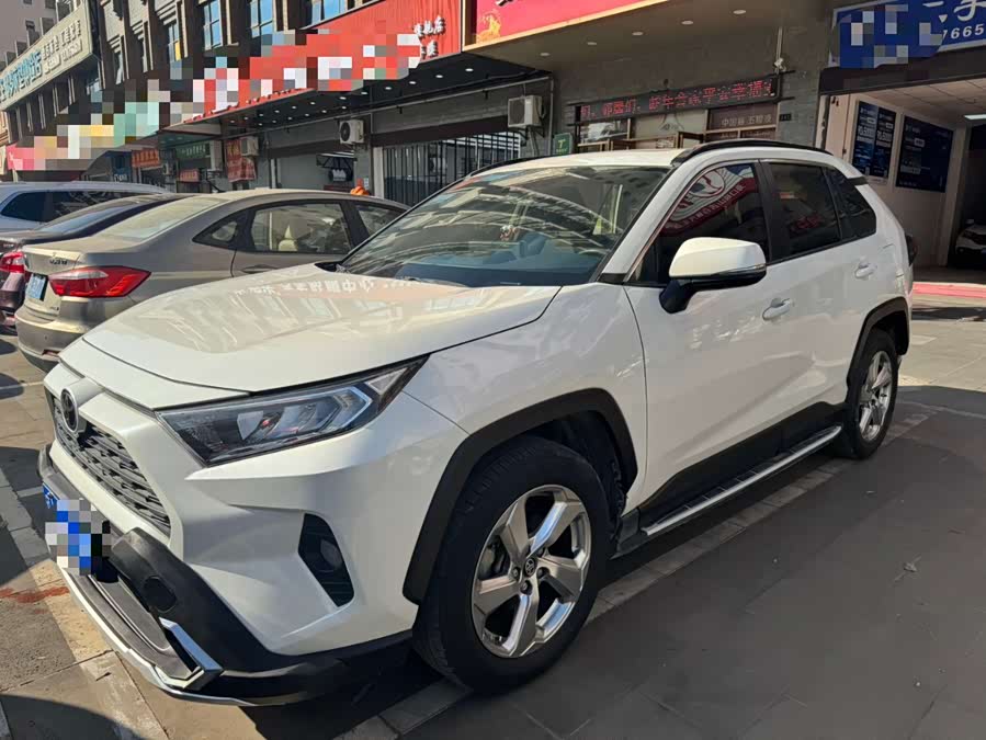 Toyota RAV4 2020 — фото 10