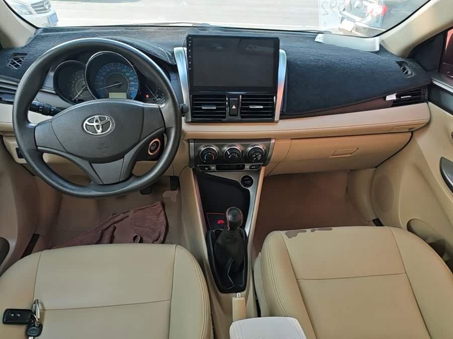 Toyota Yaris L 2014 — фото 10