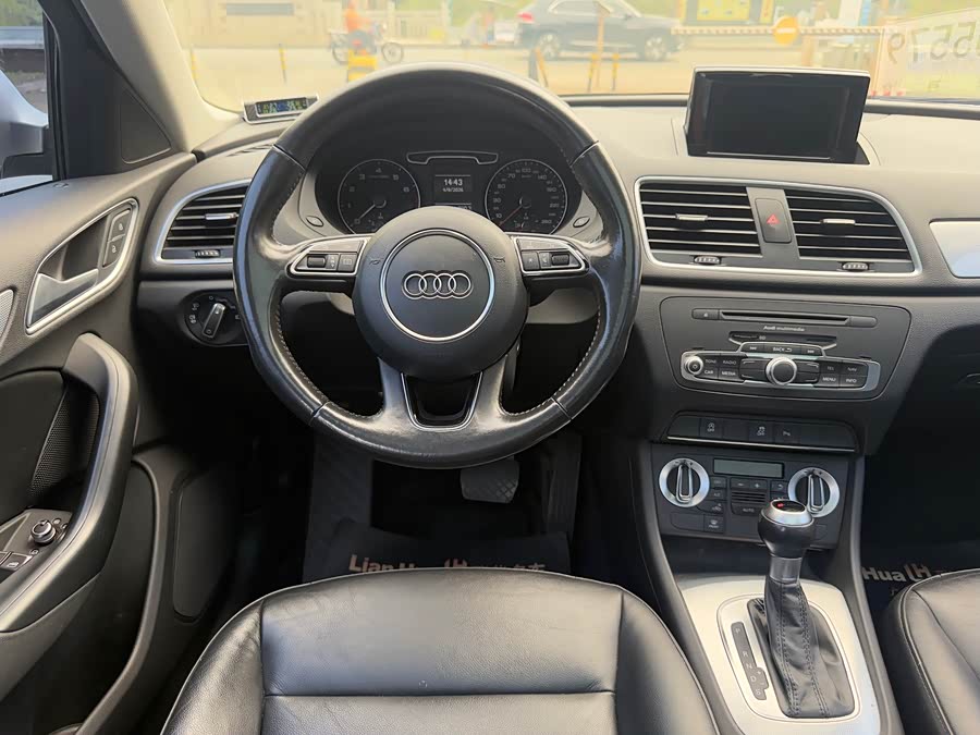 Audi Q3 2015 — фото 14