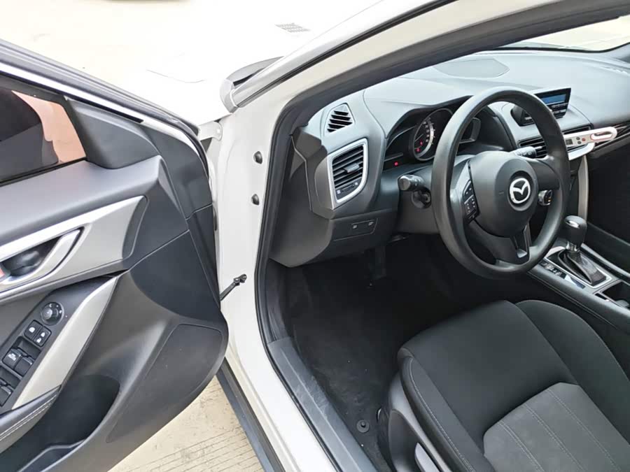 Mazda CX-4 2016 — фото 16