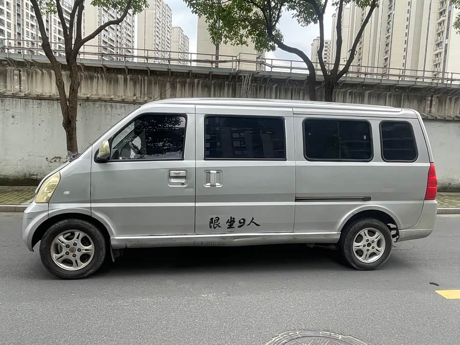 Wuling Rongguang 2012