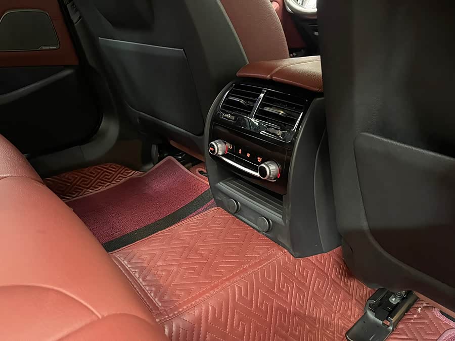 BMW 5 Series 2019 — фото 12