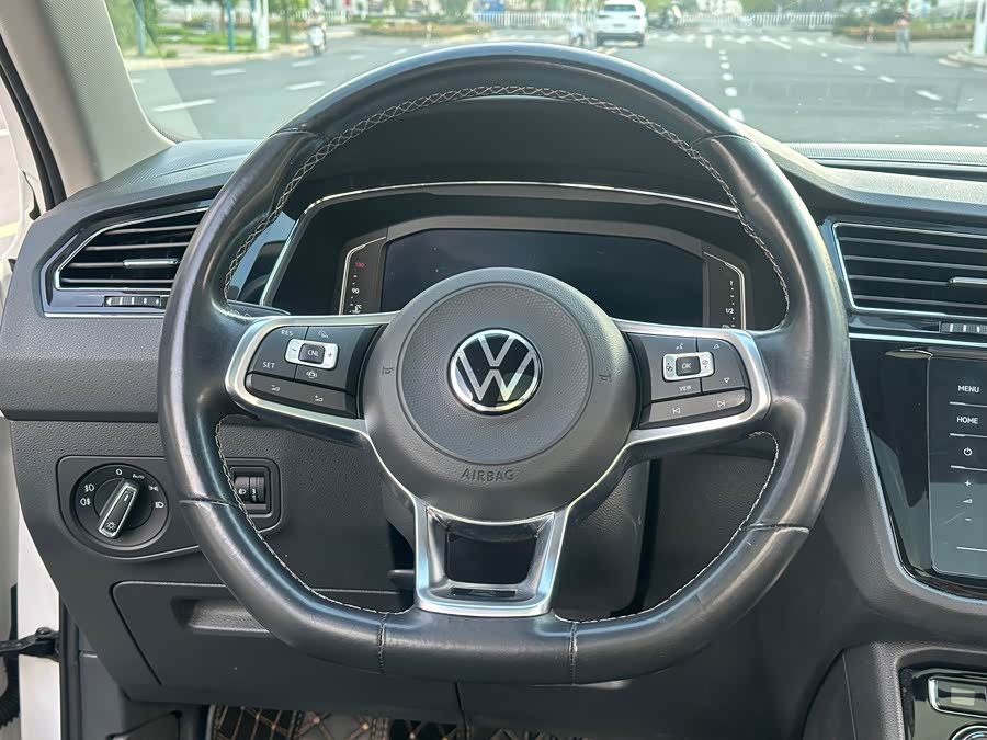 Volkswagen Tiguan L 2021 — фото 12