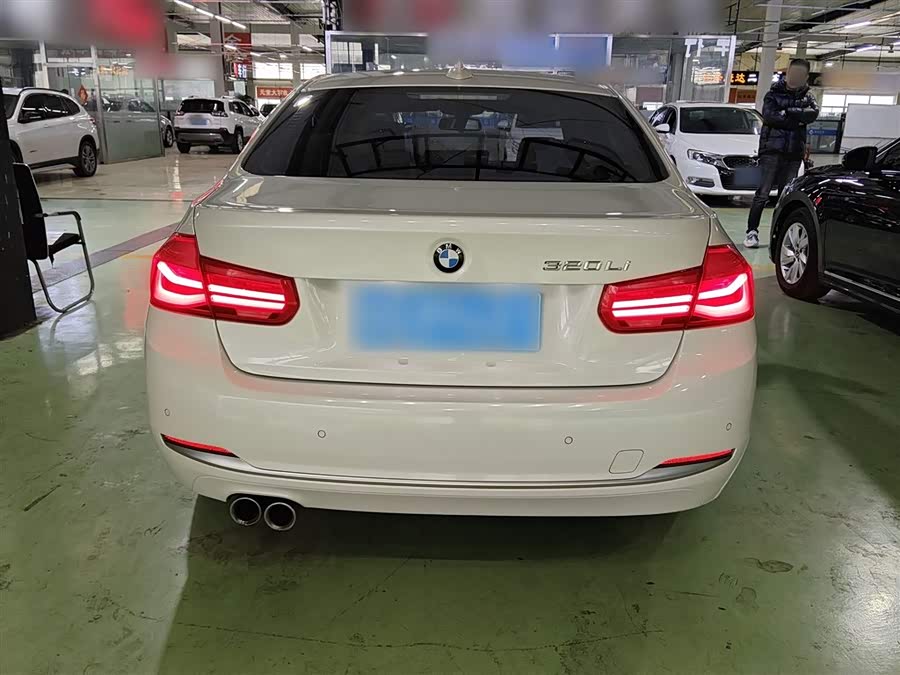 BMW 3 Series 2018 — фото 22