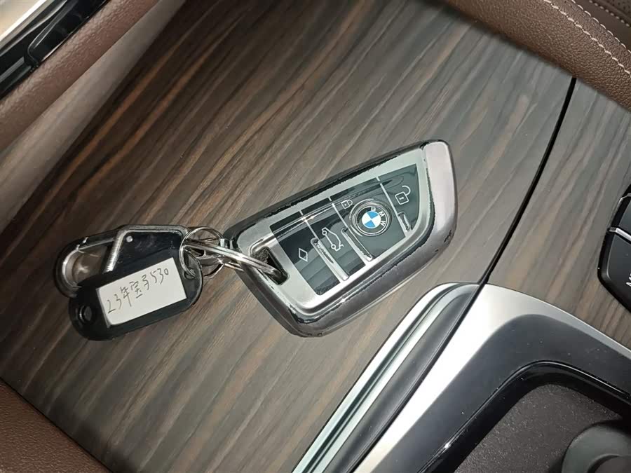 BMW 5 Series 2023 — фото 11
