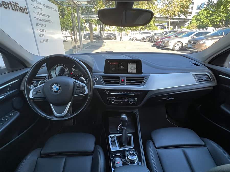 BMW 1 Series 2018 — фото 9