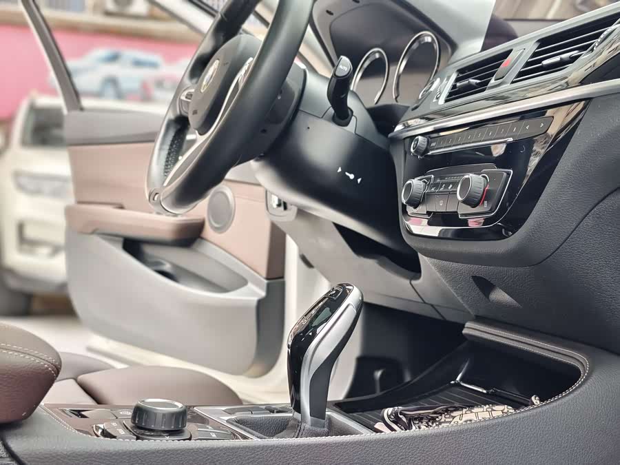 BMW 1 Series 2020 — фото 10