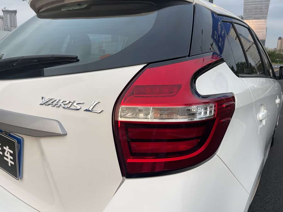 Toyota Yaris L 2020 — фото 16