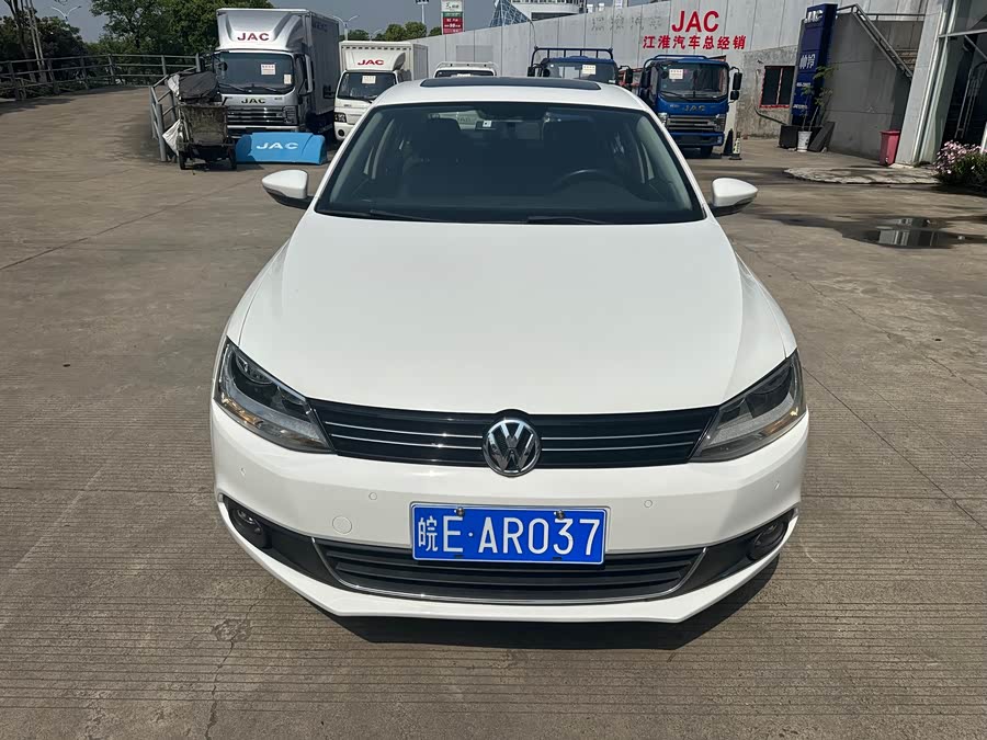 Volkswagen Sagitar 2014