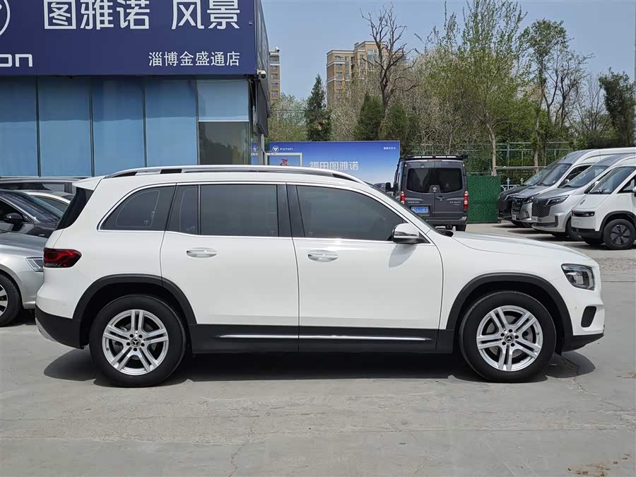 Mercedes-Benz GLB 2023
