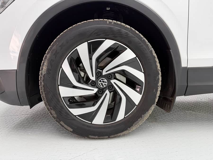 Volkswagen Tiguan L 2023 — фото 15