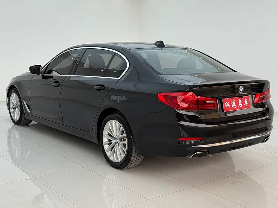BMW 5 Series 2019 — фото 20