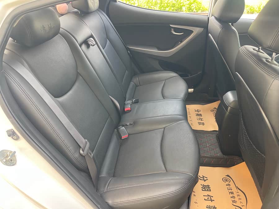 Hyundai Elantra 2015 — фото 18