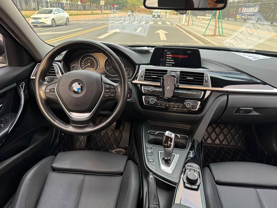 BMW 3 Series 2018 — фото 10