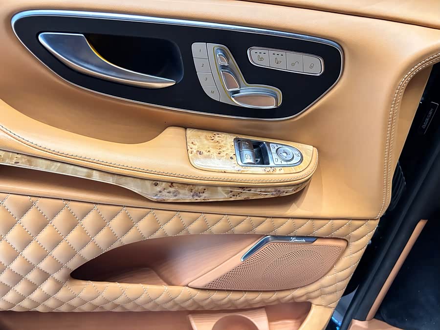 Mercedes-Benz V-Class 2018 — фото 20