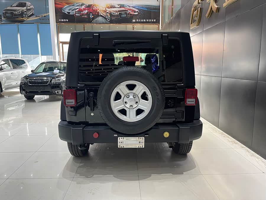 Jeep Wrangler 2013 — фото 14