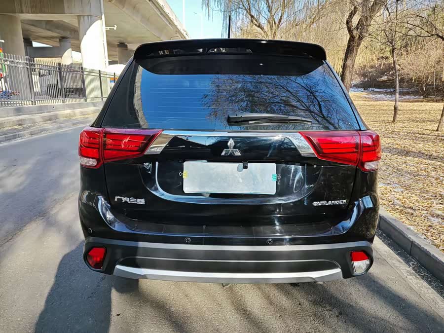Mitsubishi Outlander 2016