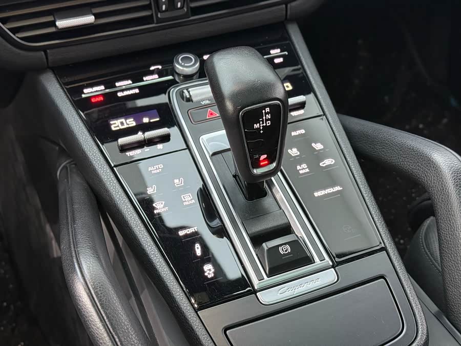 Porsche Cayenne 2019 — фото 16