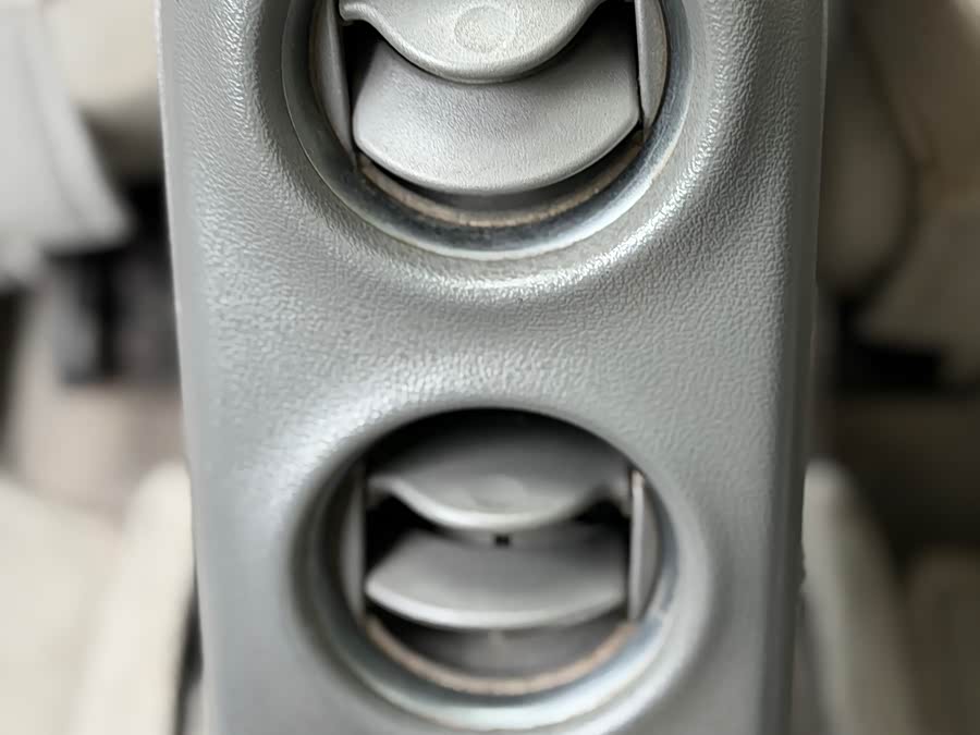 Nissan Sunny 2011