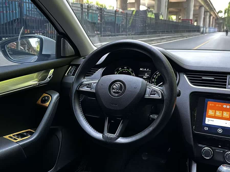 Skoda Octavia 2019 — фото 11