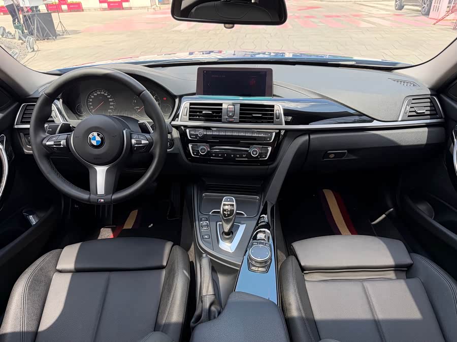 BMW 3 Series 2019 — фото 9