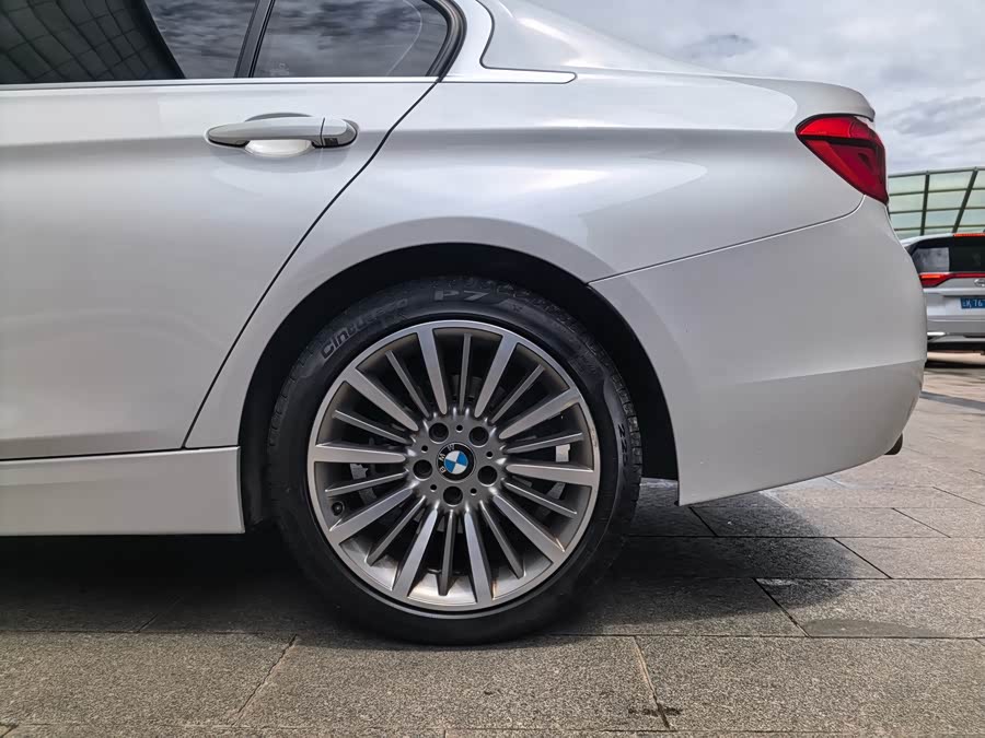 BMW 3 Series 2019 — фото 23