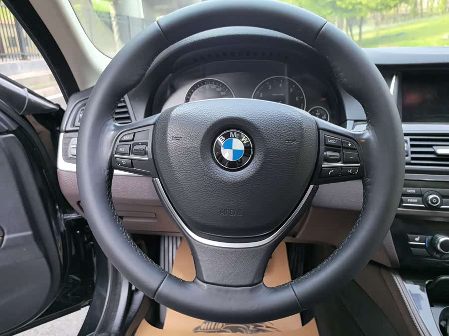 BMW 5 Series 2014 — фото 9
