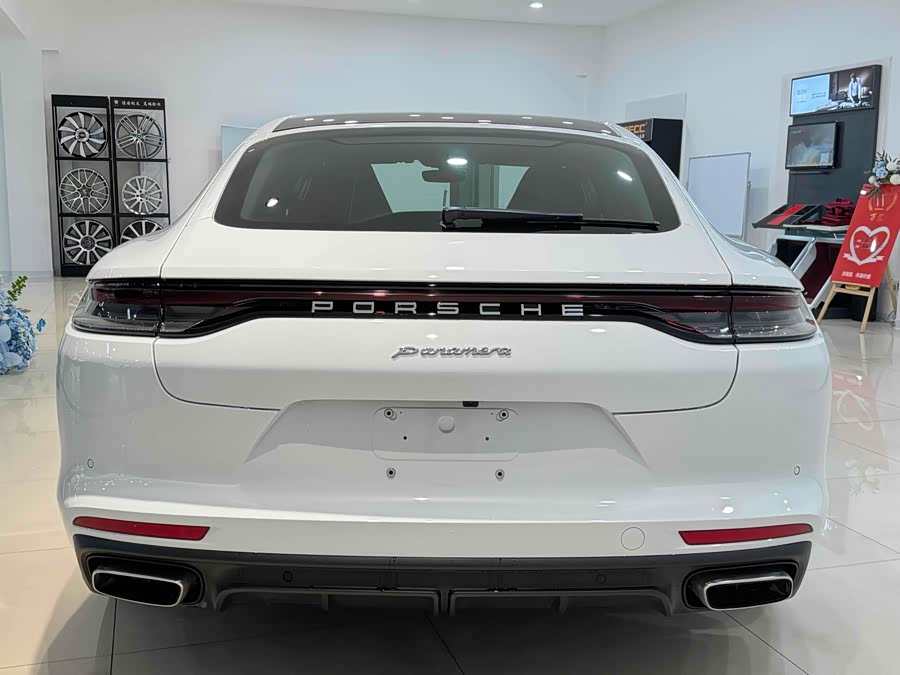 Porsche Panamera 2021