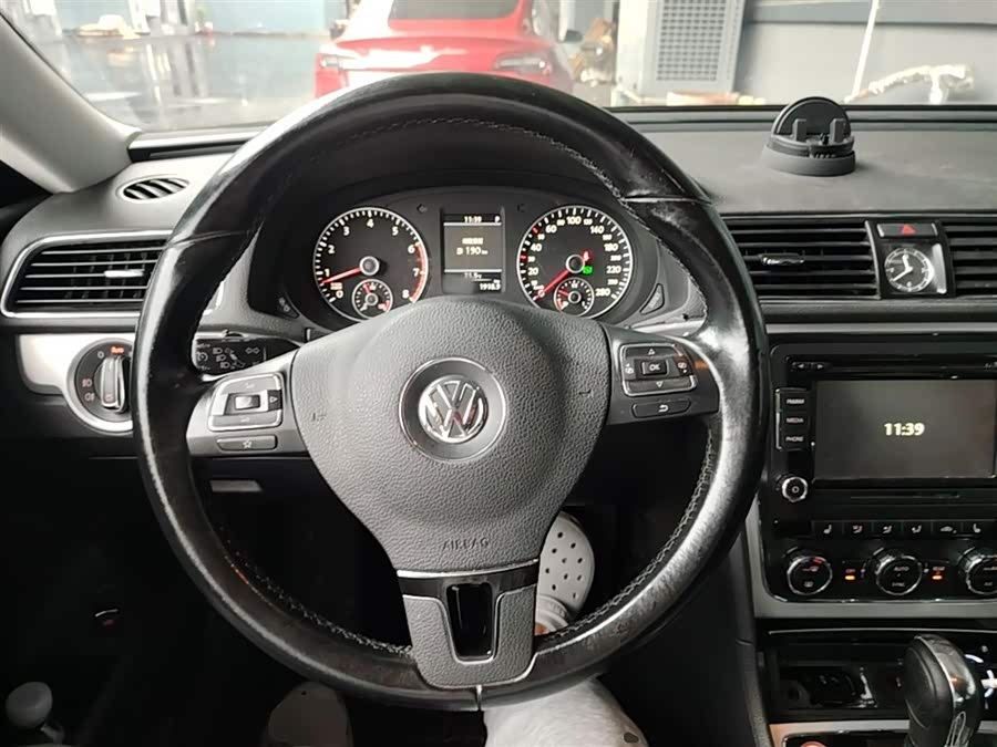 Volkswagen Passat 2015 — фото 11