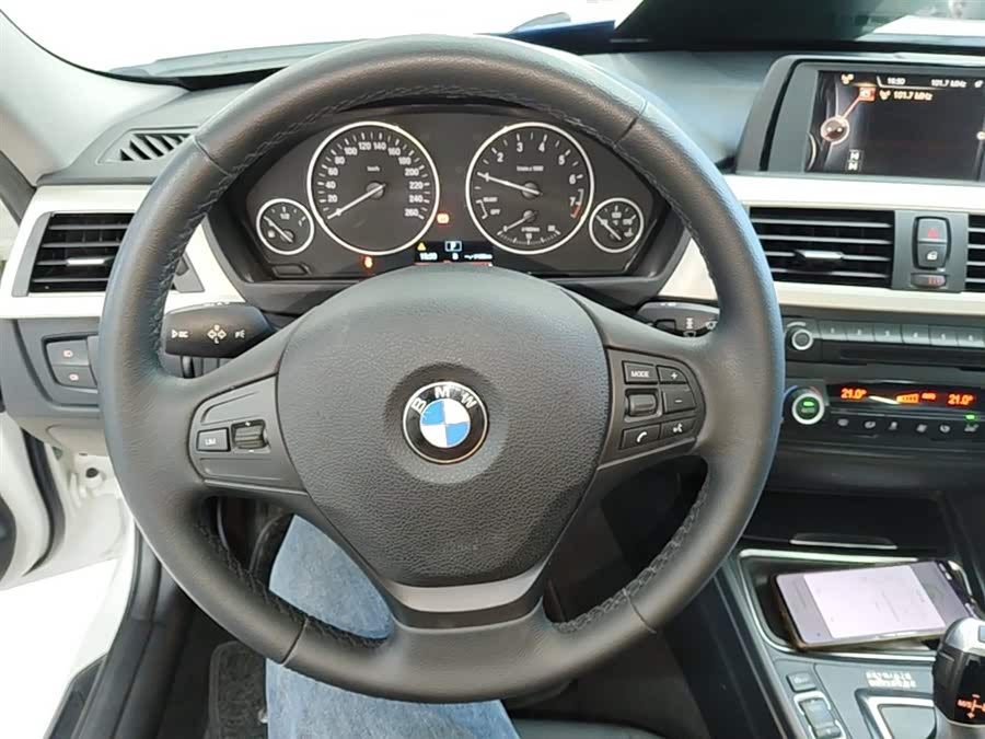 BMW 3 Series 2015 — фото 11