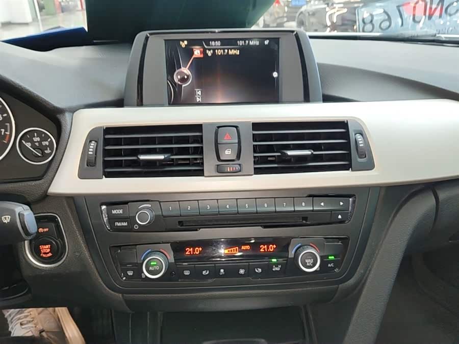 BMW 3 Series 2015 — фото 13