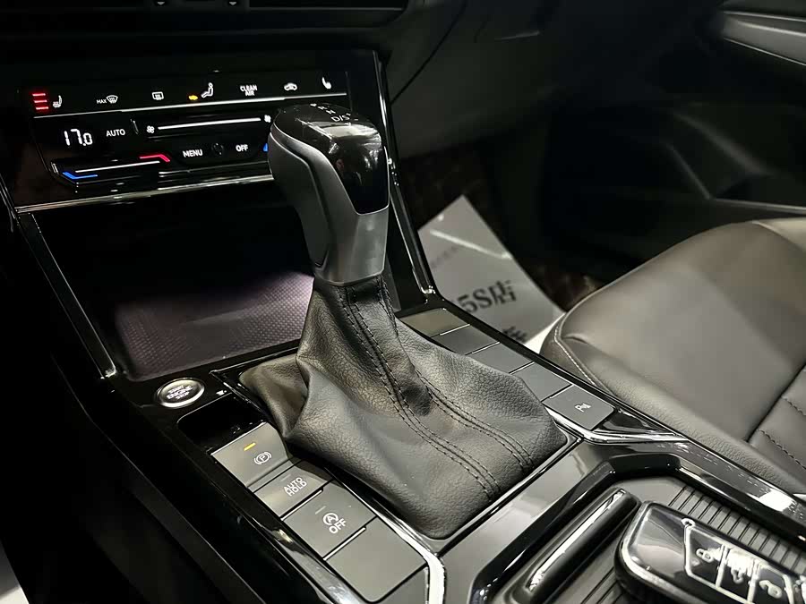 Volkswagen Passat 2023 — фото 17