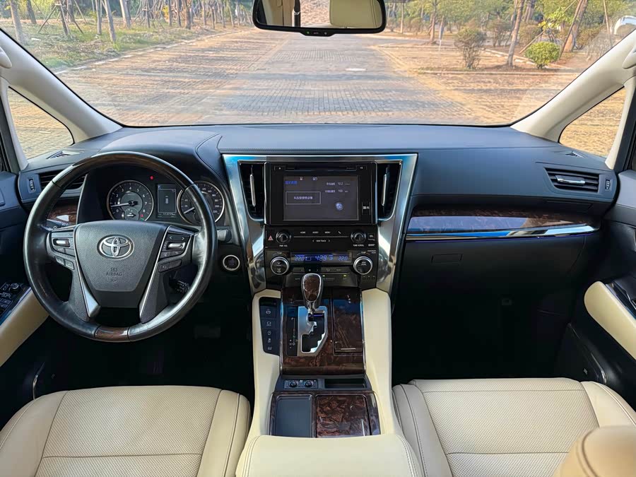 Toyota Alphard 2018 — фото 9